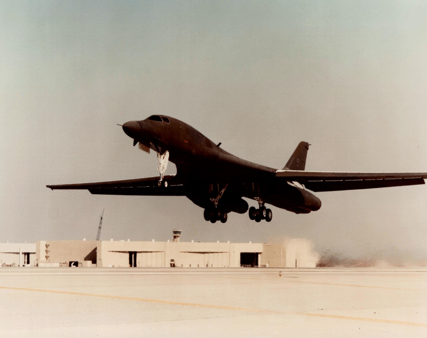 Battle Of The Bombers: Boeing B-52 Stratofortress Vs Rockwell B-1 Lancer