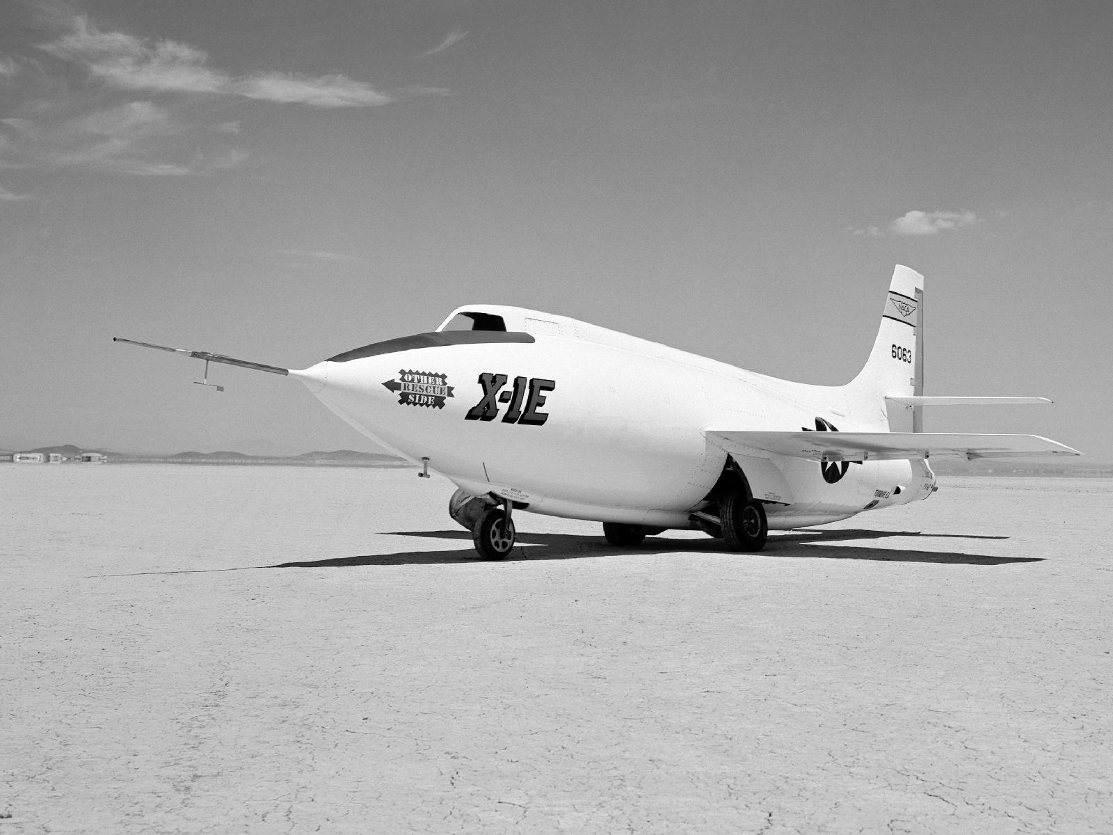 Bell X-1E 46-063 on Rogers Dry Lake. (NASA)