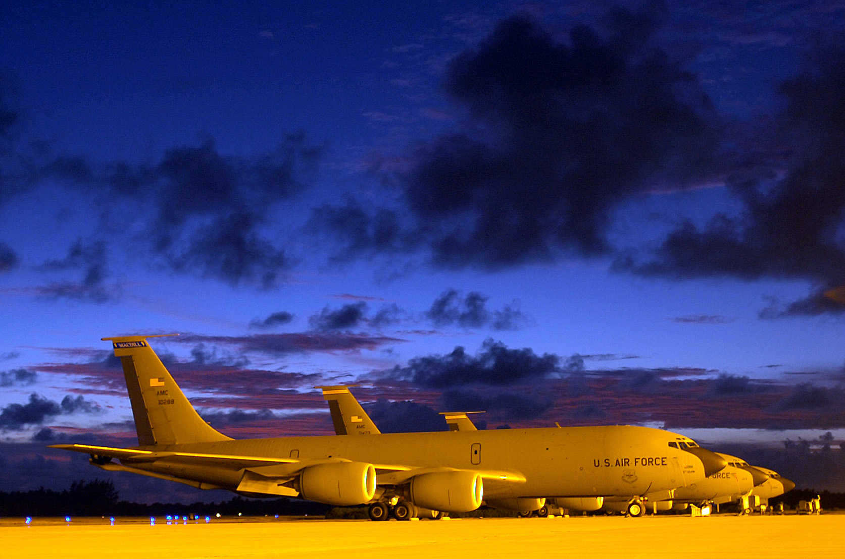 Boeing KC-135R Stratotankers of the 40th Air Expeditionary Group, forward deployed to support B-52 operations. (SMSGT John Rohrer, U.S. Air Force)