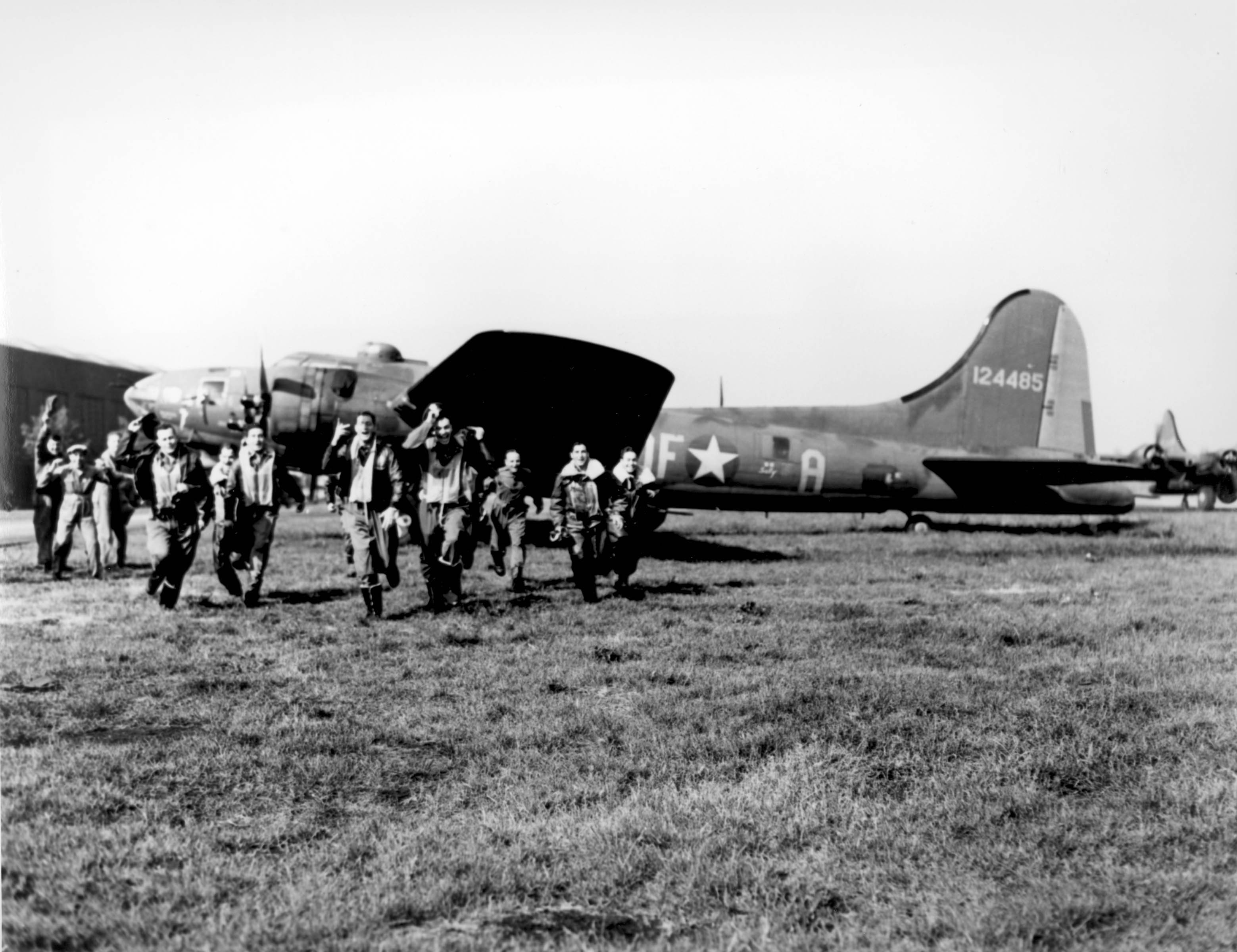 Survivors. The crew of the Memphis belle after their 25th combat mission, 17 May 1943. (U.S. Air Force)