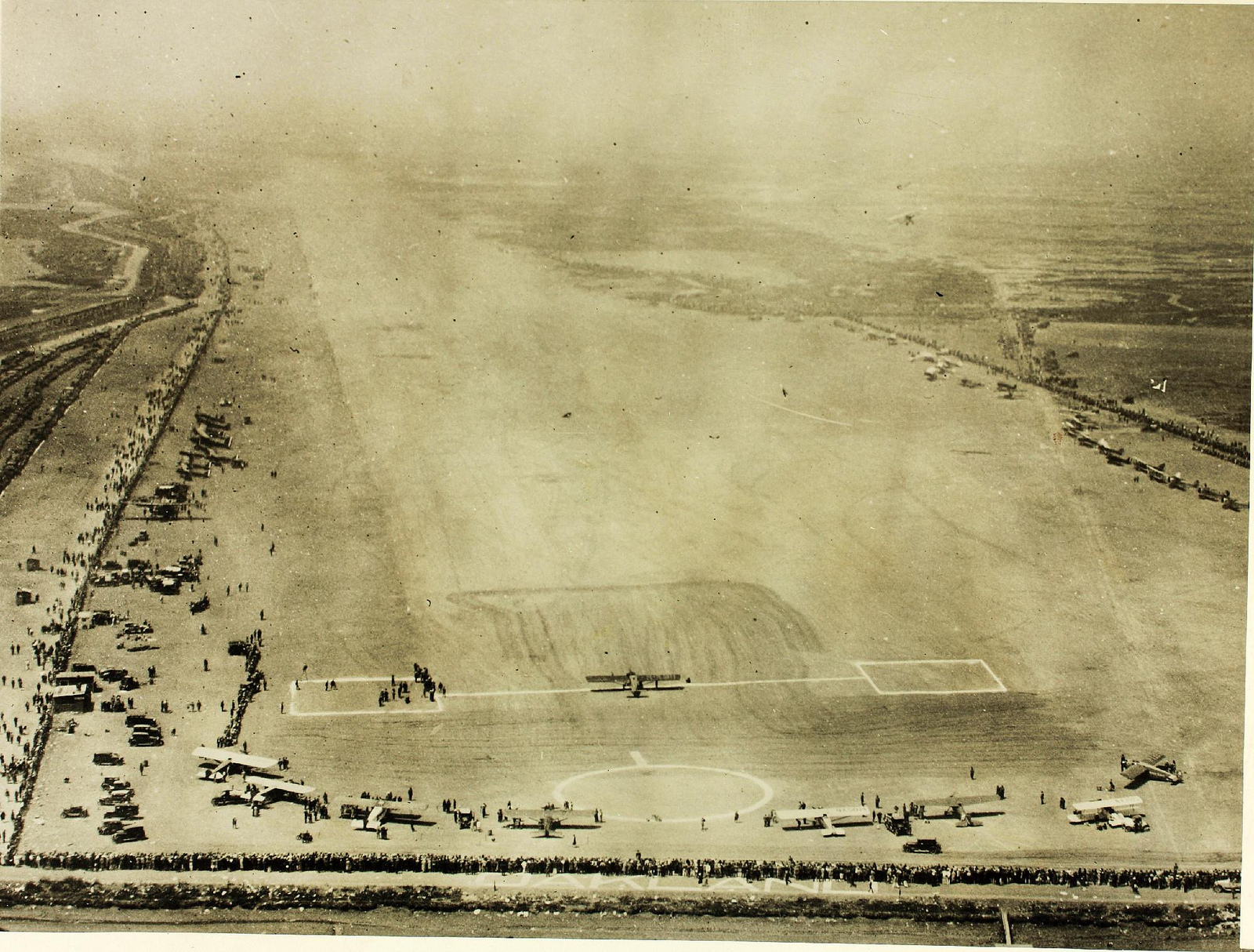 The start of the Dole Air Race, 16 August 1927. (San Diego Air and Space Museum Archives)