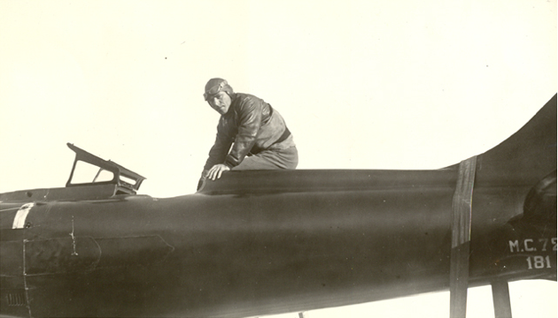 Warrant Officer Francesco Agello with his Macchi M.C.72. (FAI)