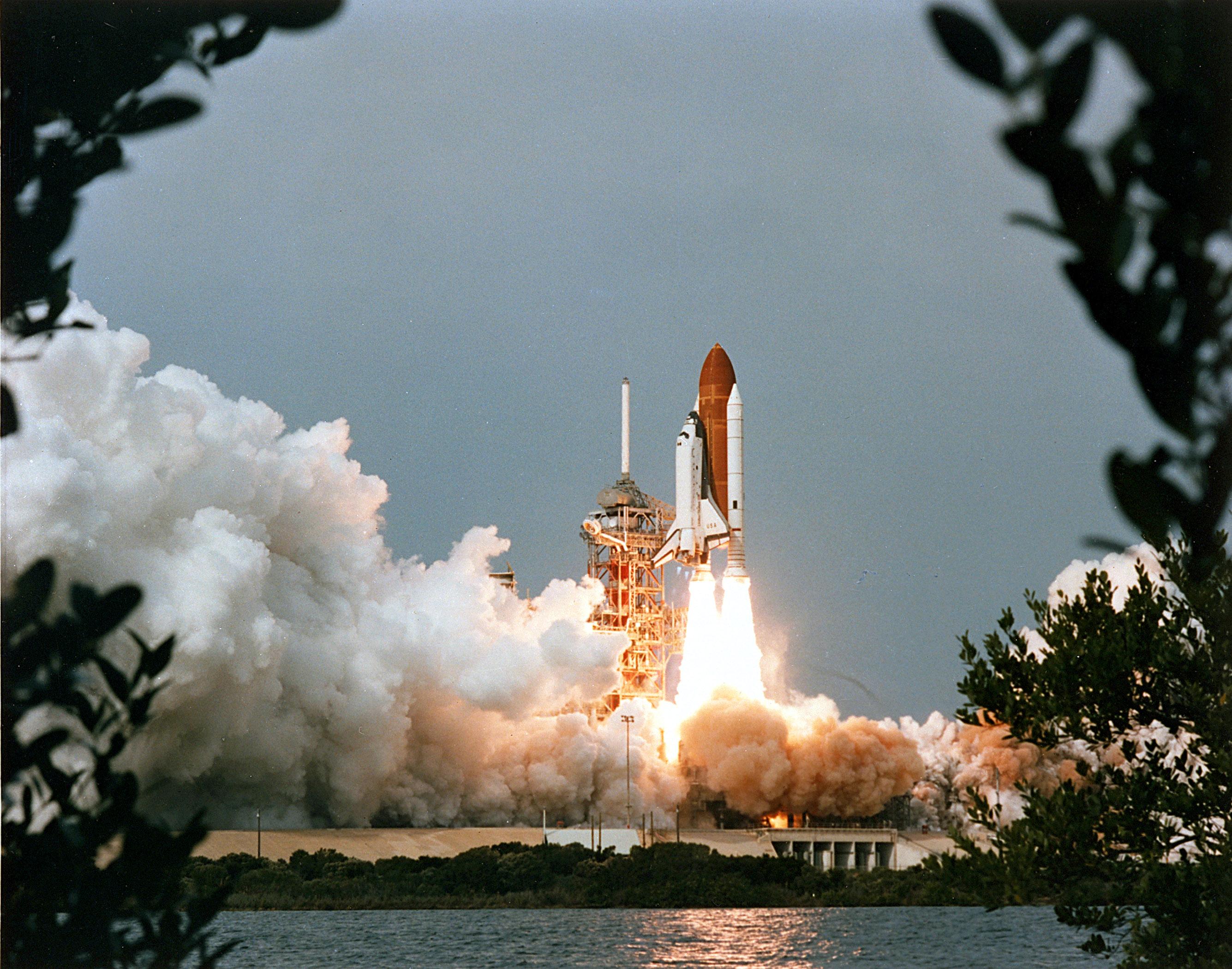 Space Shuttle Columbia (STS-9) launches from LC-39A, Kennedy Space center, 16:00:00 UTC, 28 November 1983. (NASA)