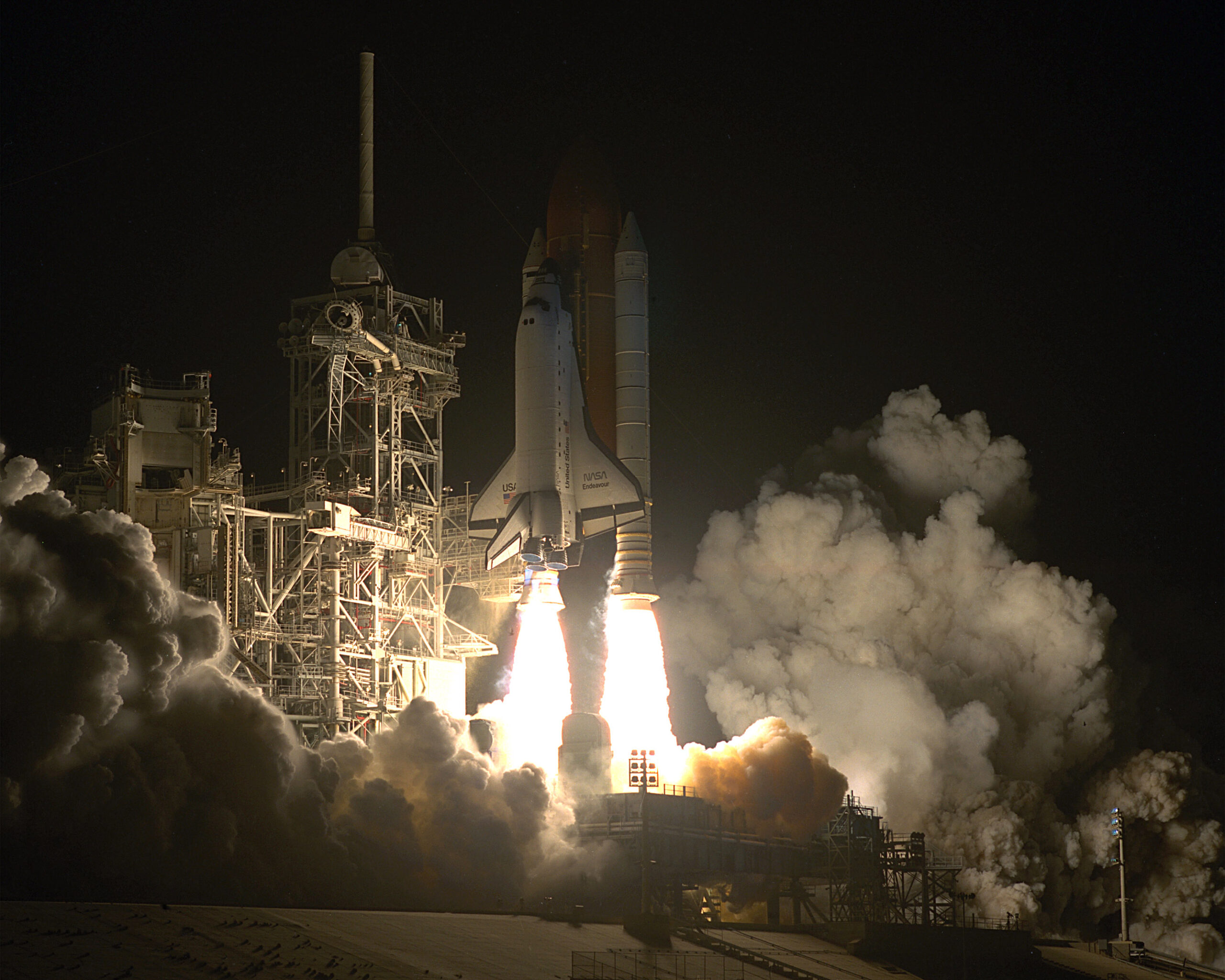 Space Shuttle Endeavour (STS-61) lifts off from LC-39B, 09:27:00 UTC, 2 December 1993. (NASA)