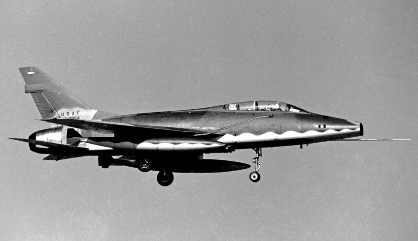 North American Aviation F-100F-10-NA Super Sabre 56-3954 on landing approac. This is teh fighter bomber flown by Captain Kippenham and Major Day, 26 August 1967. (U.S. Navy)
