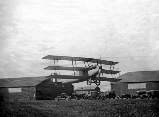 Roland Rohlfs takes off from Roosevelt Field, Long Island, New York at 12:06 p.m., 18 September 1919. (San Diego Air and Space Museum Archives)