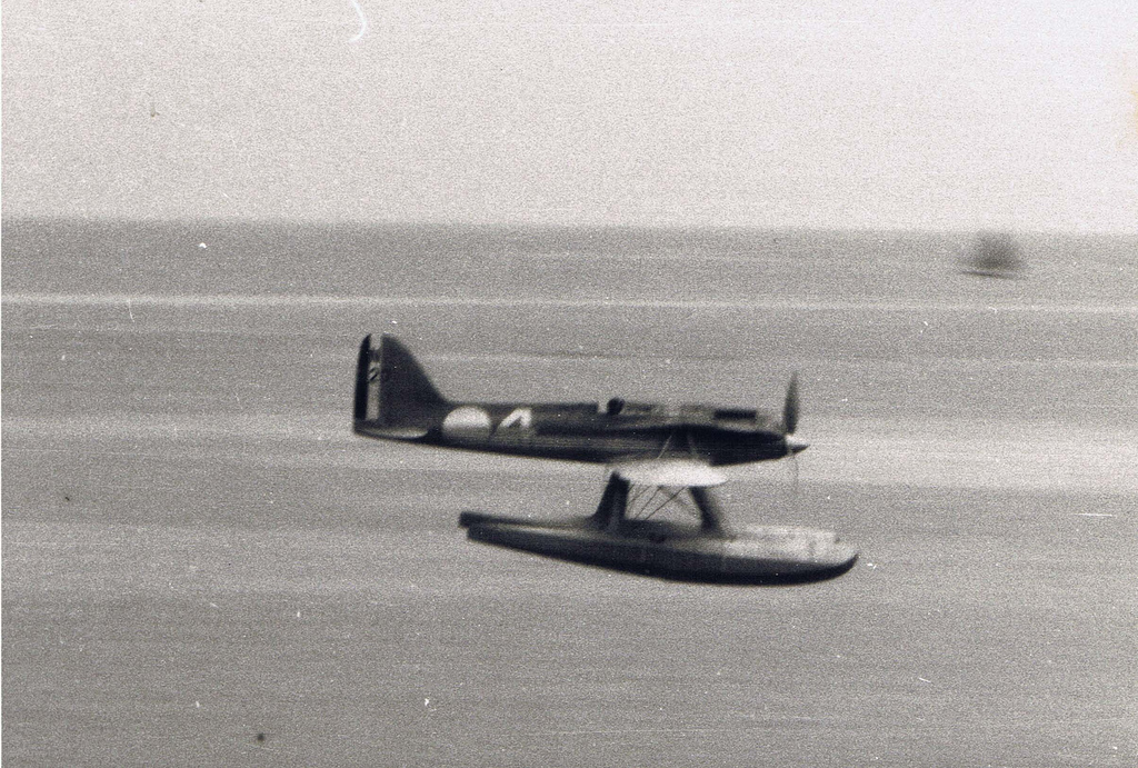 Flight Lieutenant Sidney N. Webster, RAF, leads the Schneider Trophy Race with his Supermarine S.5 N220. (Unattributed)