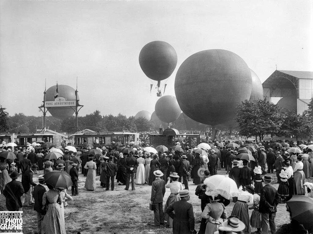 The 1900 Paris World's Fair, before the start of the balloon race.
