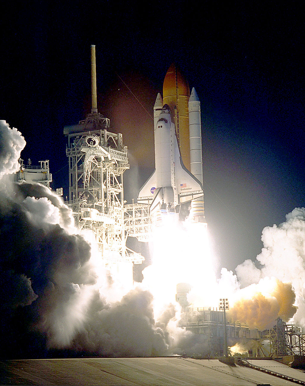 Space Shuttle Endeavour lifts off from LC 39A, 08:35:34 UTC, 4 December 1998. (NASA)