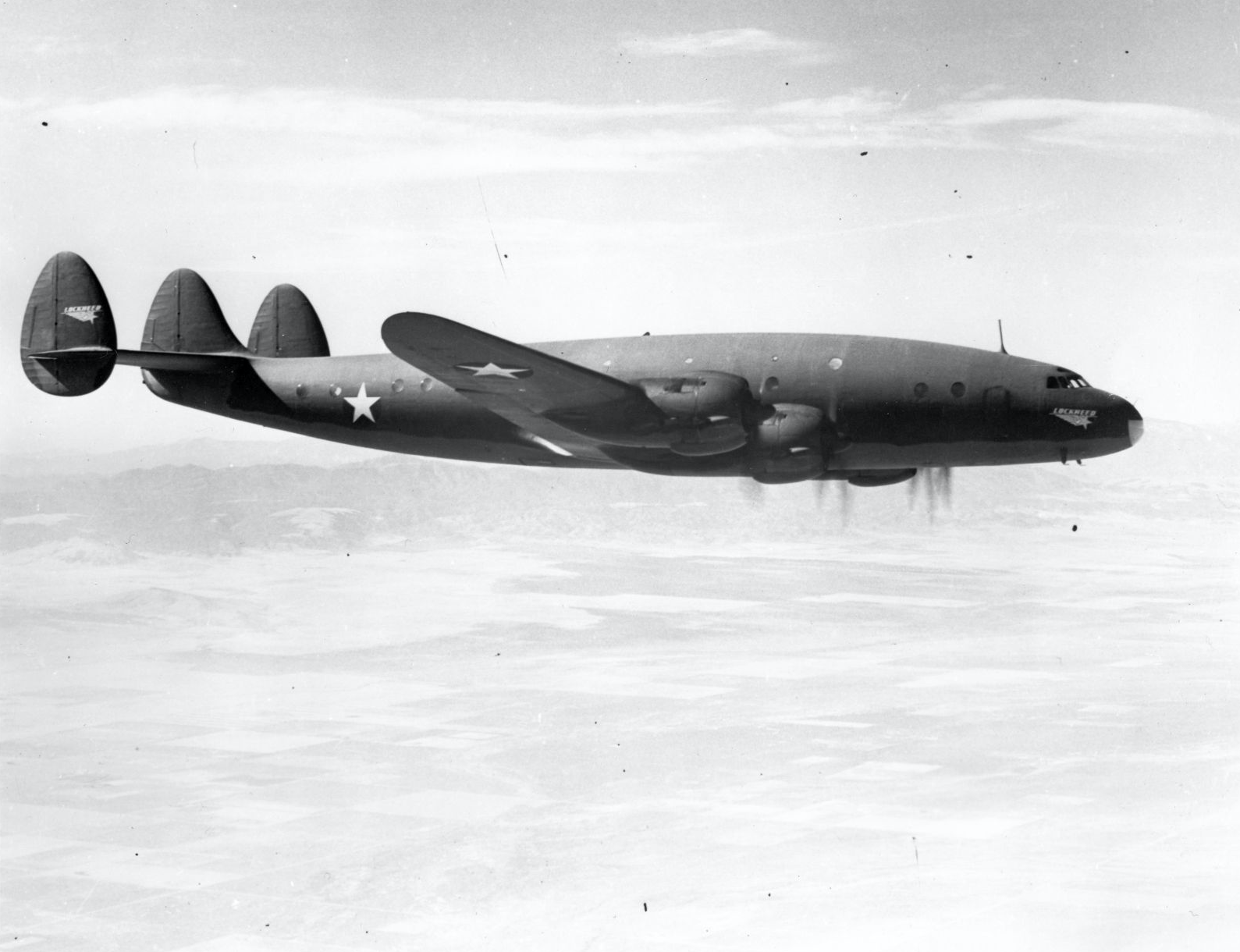 Lockheed L-049 Constellation NX25600 in flight. (San Diego Air and Space Museum Archive)