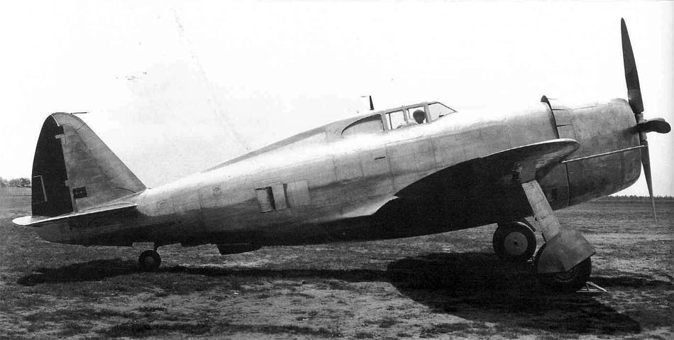 Republic XP-47B Thunderbolt 40-3051, 4 May 1941. (U.S. Air Force)