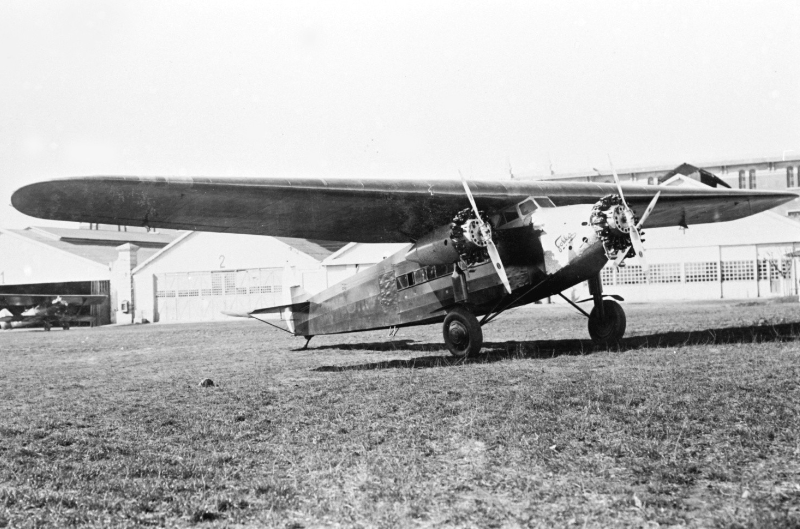 Fokker F.VIIb/3m s/n 5028, 12 de Octubre, in El Palomar. (Foto Archivo General de la Nacion)