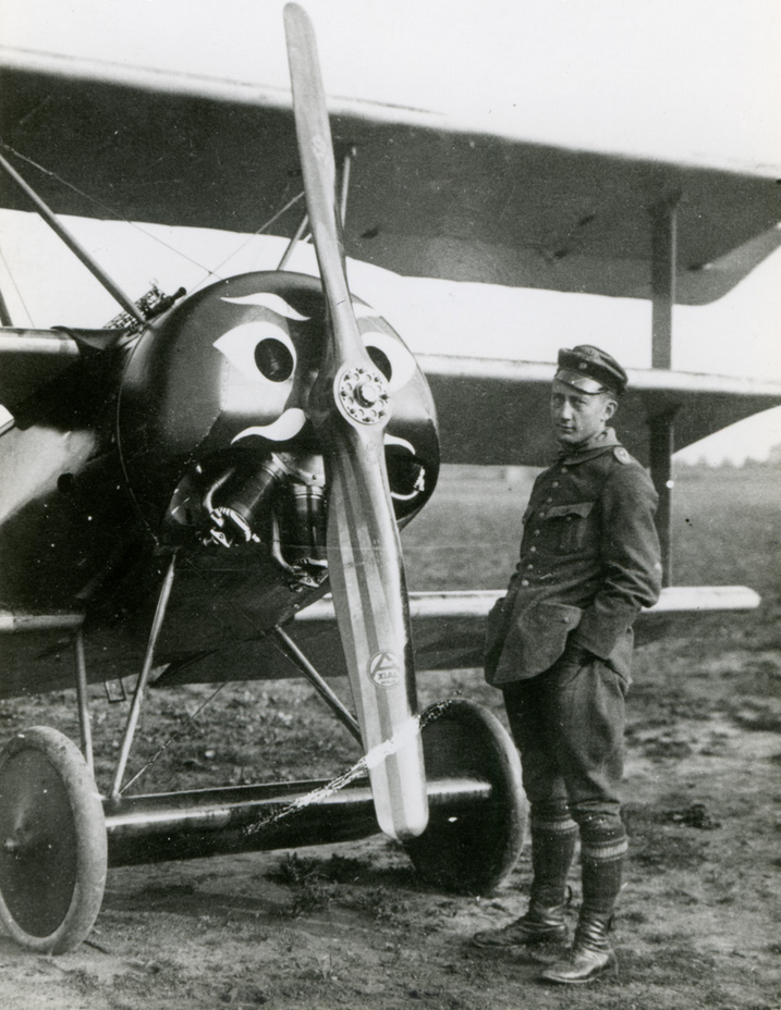 Leutnant Werner Voss with his Fokker F.I triplane, 103/17. (This photograph may have been taken by Anthony Fokker)