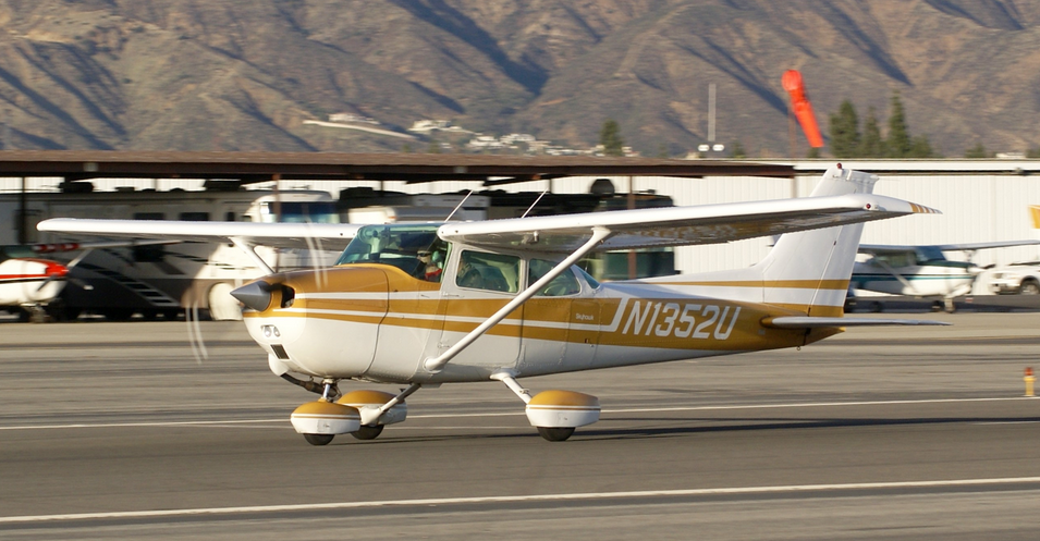 This 1976 Cessna 172M is similar in appearance to Gibbs Flight Center's N7711G. (Skytamer)