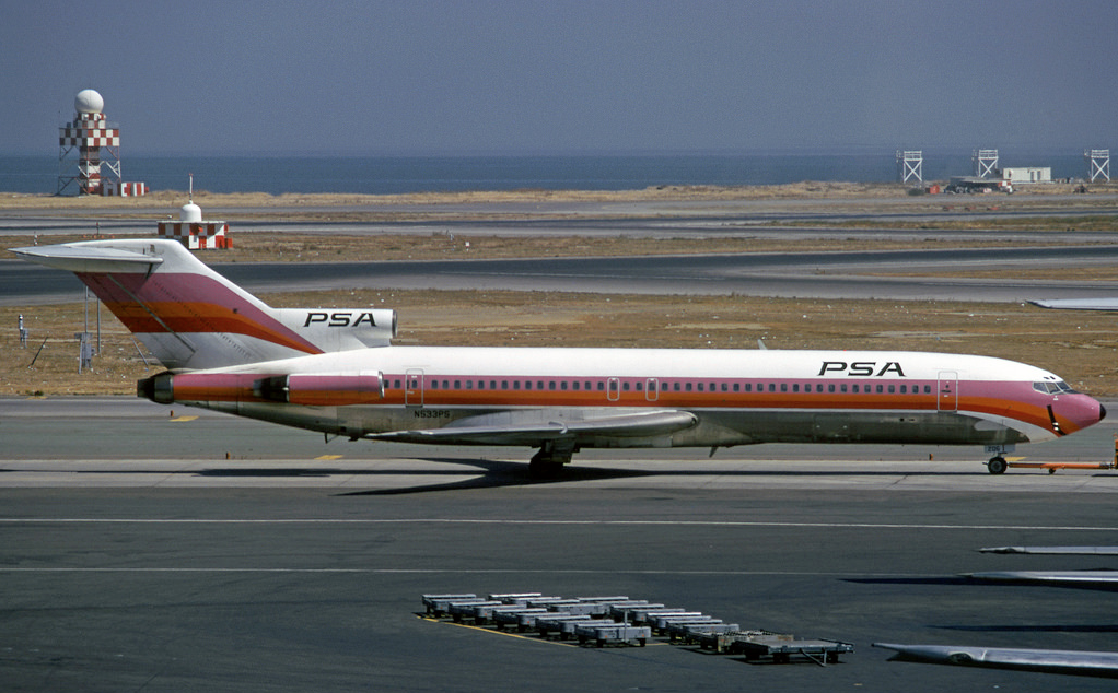 Pacific Southwest Airlines' Boeing 727-214, N533PS, photographed at San Francisco International Airport, September 1975. (Edge to Edge Photography)