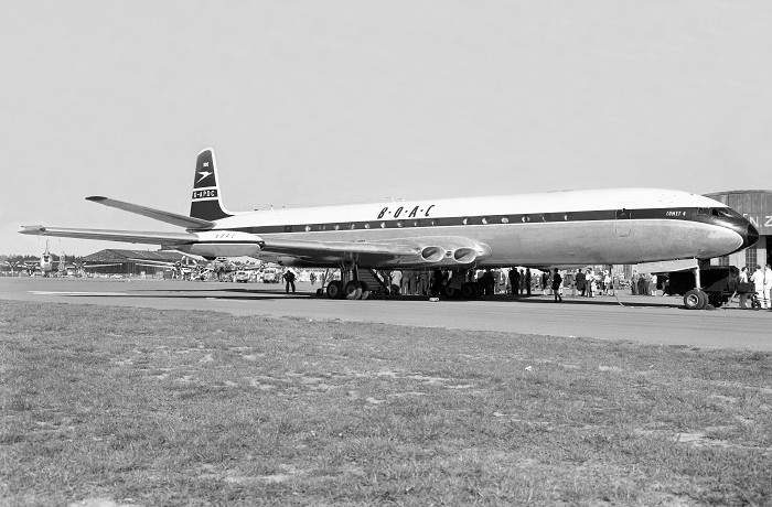 DH.106 Comet 4 G-APDC, Christchurch, New Zealand, 1950 (V.C. Brown via AussieAirliners)