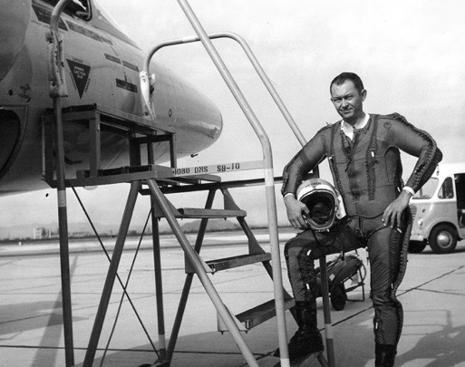 Major Richard S. Heyser, U.S. Air Force, with a Lockheed U-2. Major Heyser is wearing a MC-3 capstan-type partial-pressure suit for protection at high altitudes. (U.S. Air Force)