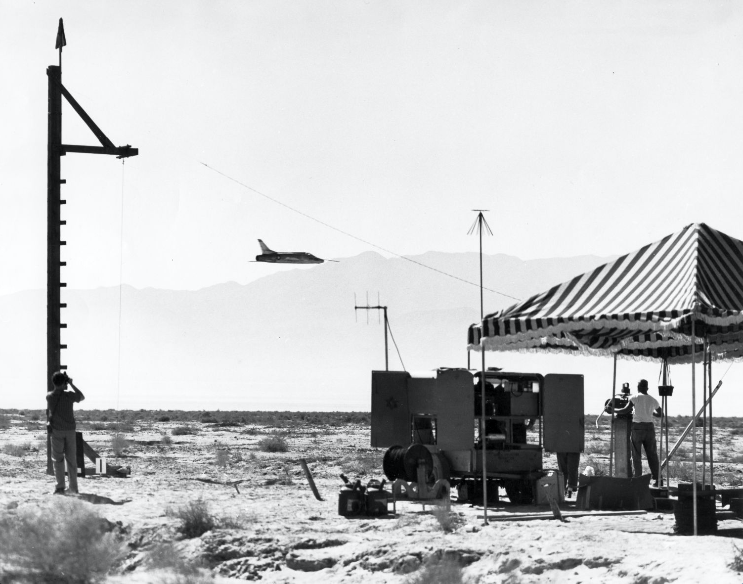 North American Aviation YF-100A Super Sabre 52-5754 during speed record attempt at the Salton Sea, 29 October 1953. (San Diego Air and Space Museum Archives)