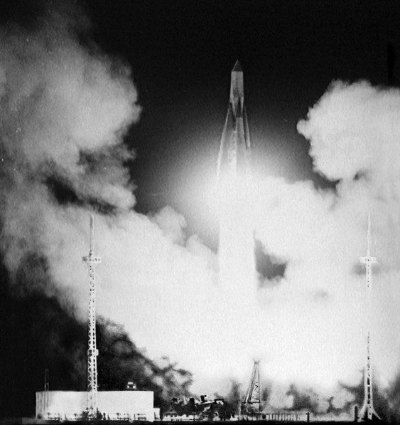 Запуск спутника. (The launch.)