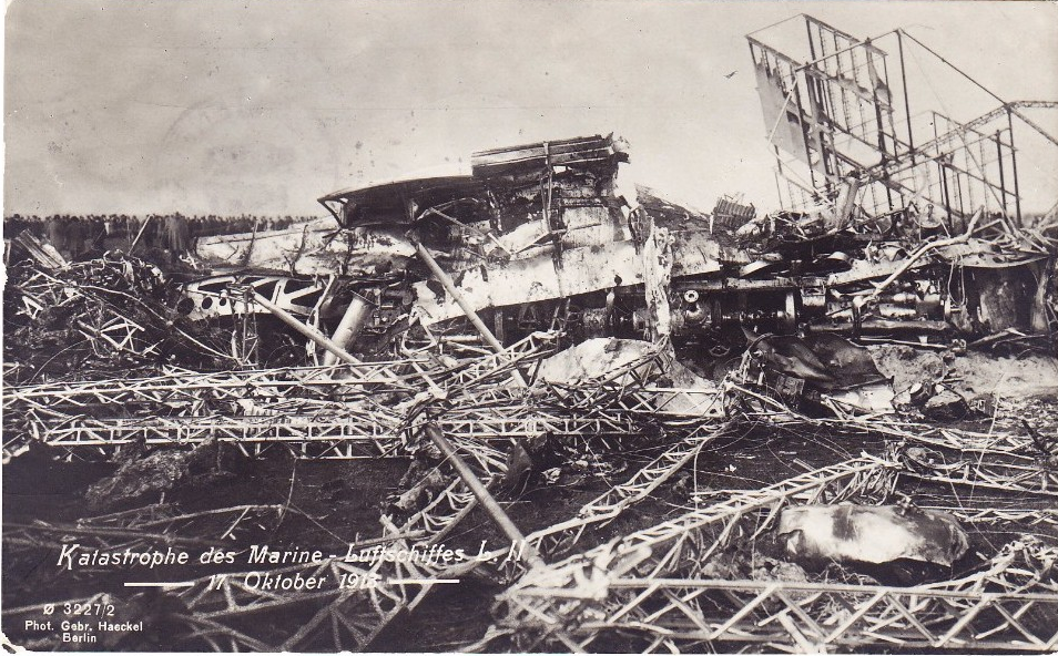 Wreckage of the L2 at Flugplatz Johannisthal-Adlershof, Germany, 17 October 1913. (Photo Gebr. Haeckel, Berlin # 3227/2)