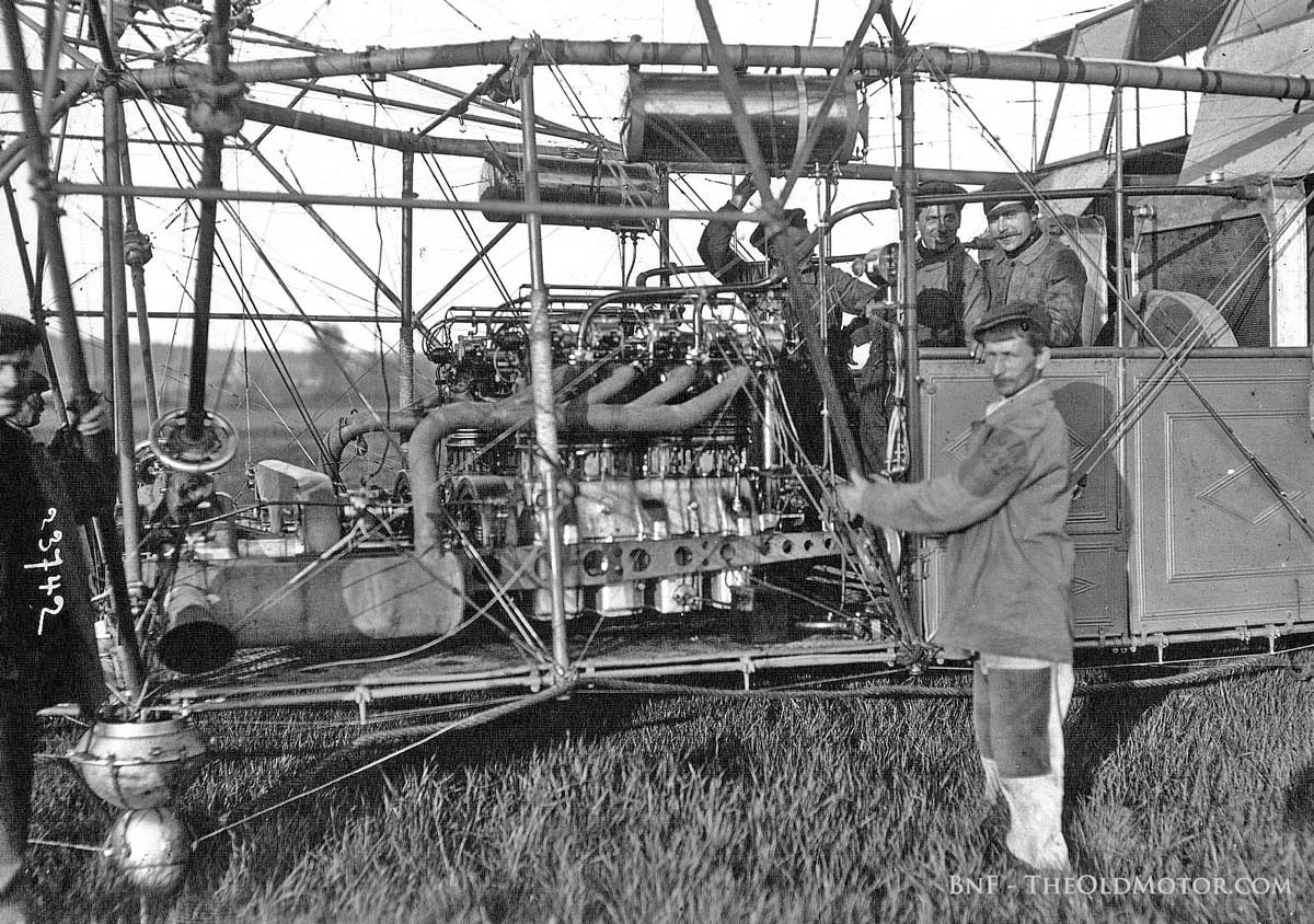 Two 120 ch Clément-Bayard 4-cylinder engines installed on dirigible No. 2. (The Old Motor)