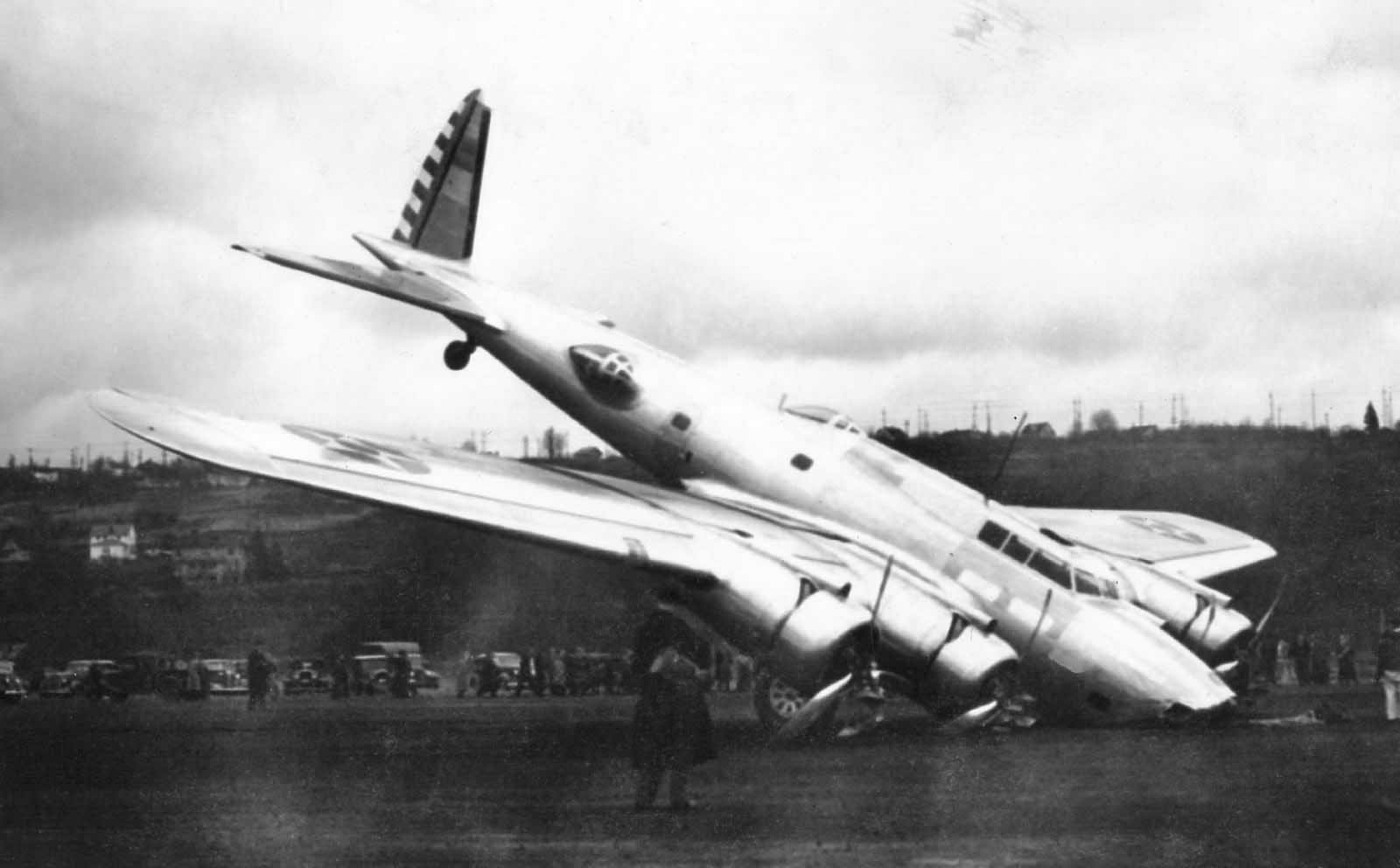 Boeing YB-17 36-149 nosed over on landing at Seattle, 7 December 1936. (Unattributed) 