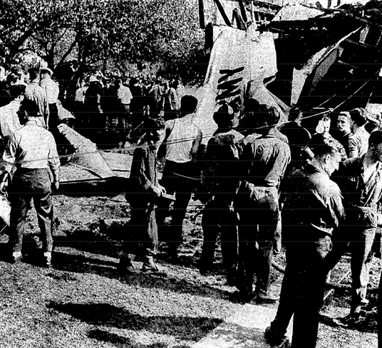 Newspaper phototograph of the wreckage of Lockheed YP-38 Lightning 39-689 at 1147 Elm Street, Glendale, California. (Los Angeles Times)