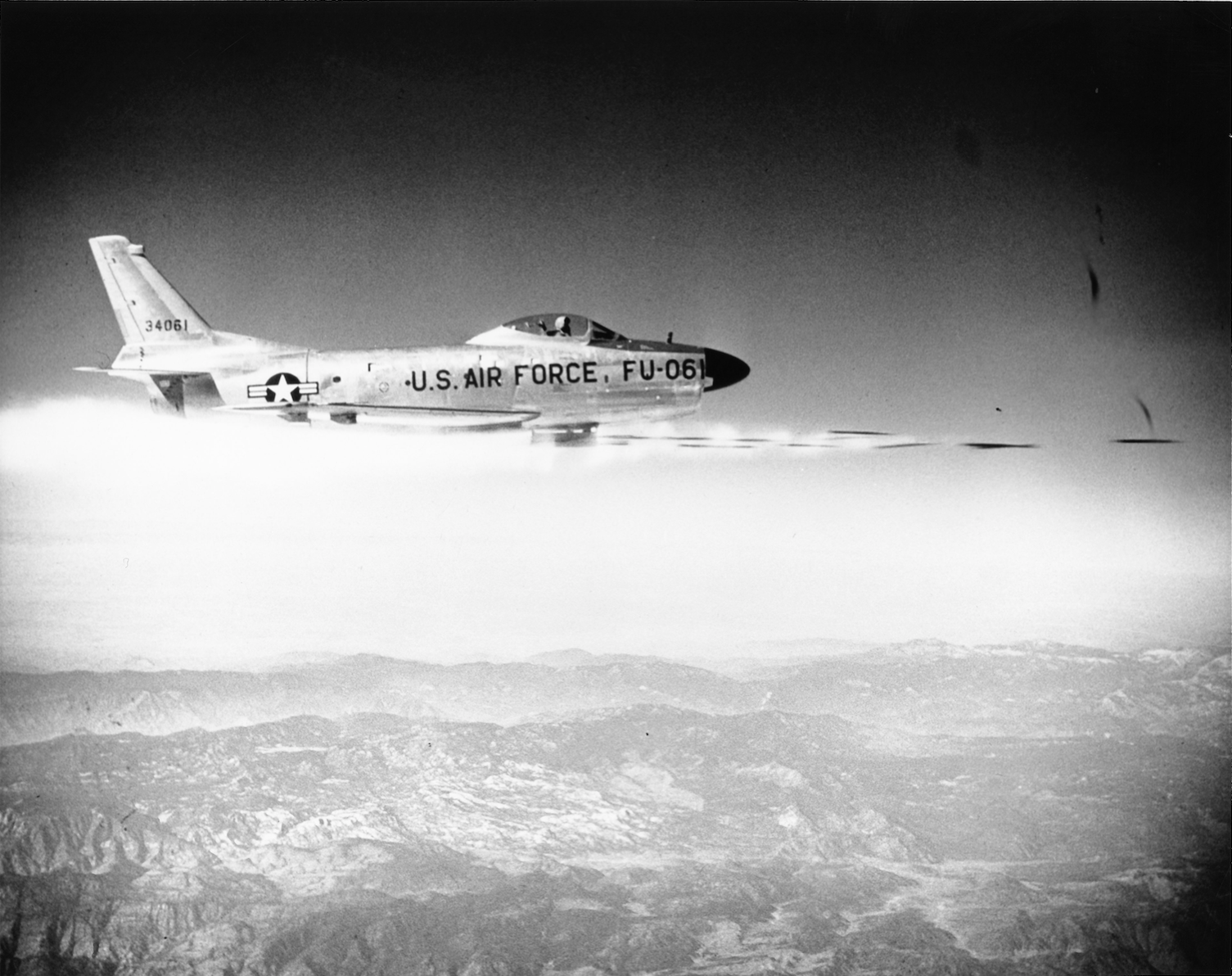 North American Aviation F-86D-60-NA Sabre 53-4061 firing FFARs