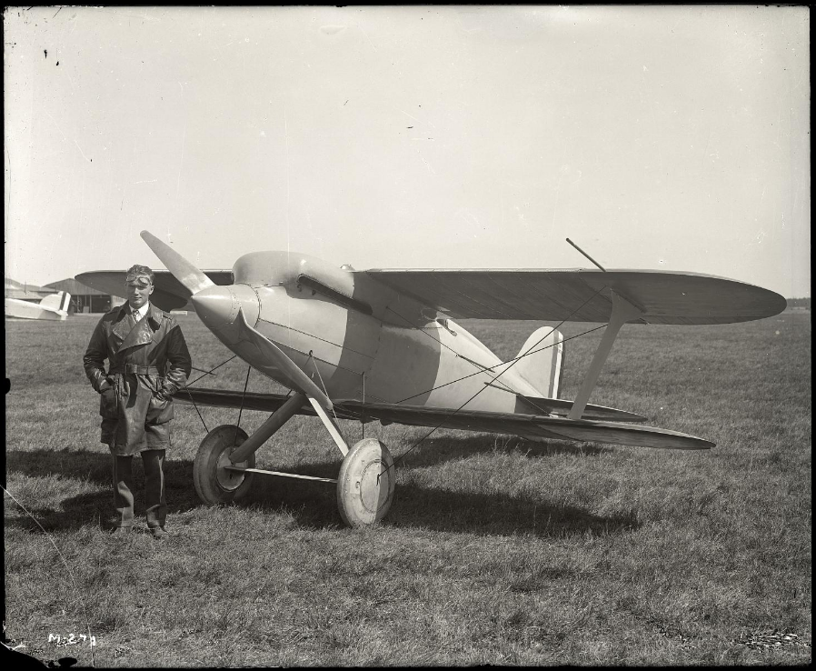 Curtiss R2C-1 Racer A6692, with Alford Joseph Williams, 17 September 1923. (Curiss Aeroplane and Motor Company/National Air and Space Museum Archives NASM-CW8G-M-0271)