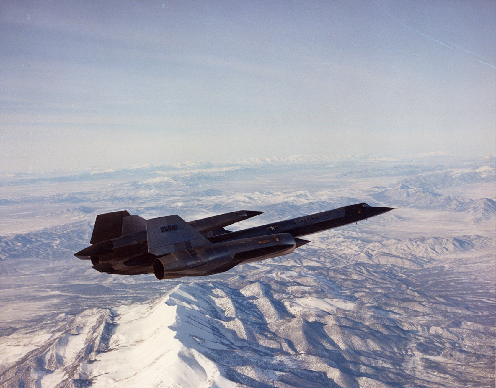 Lockheed M-21 60-6940 in flight, carrying a D-21 drone. (The Museum of Flight)
