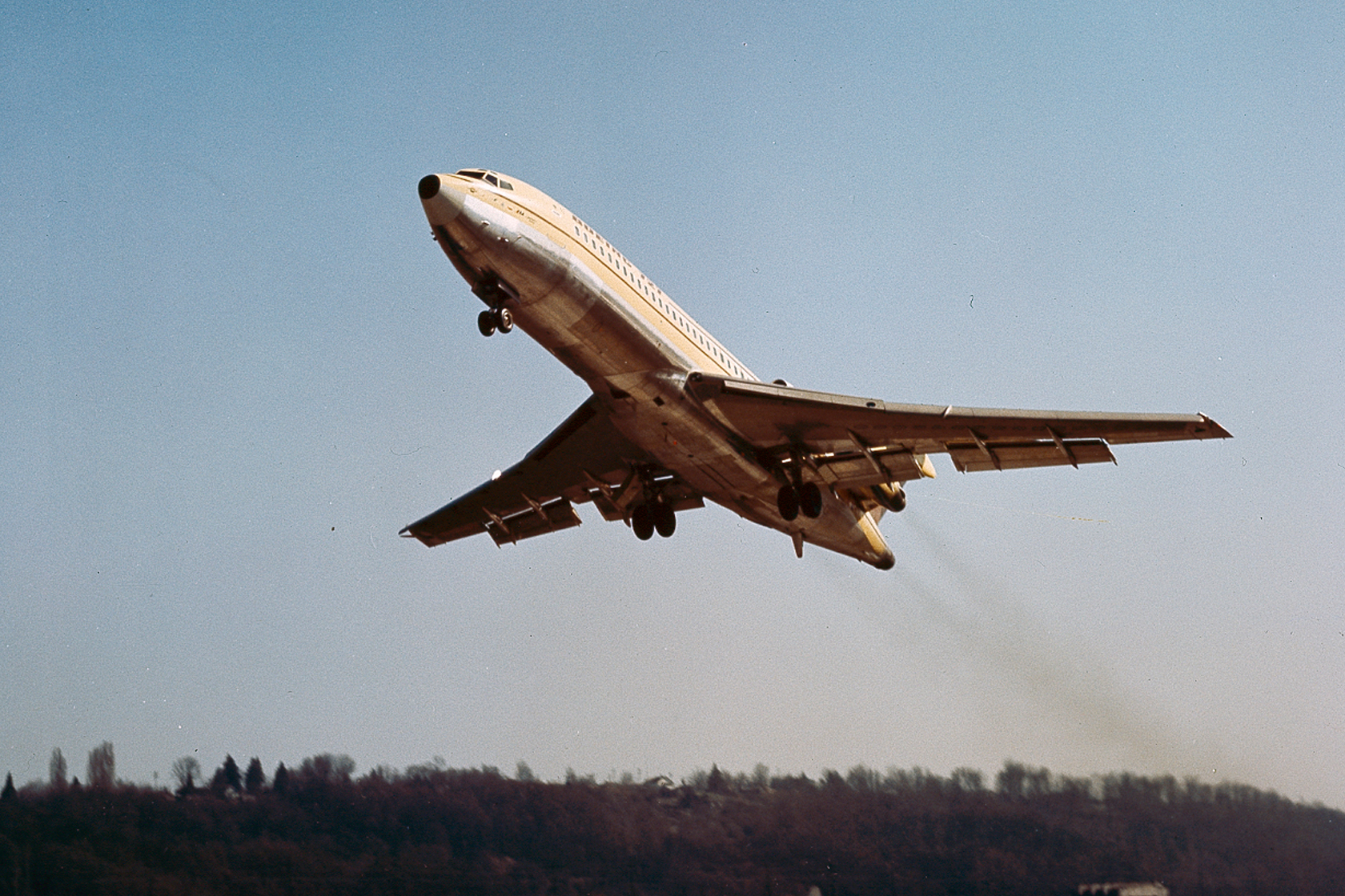 The prototype Boeing 727, N7001U, takes off on its first flight, 9 February 1963. (The Museum of Flight)