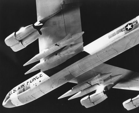 A Boeing B-52H Stratofortress carries four Douglas Skybolt ALBMs. (U.S. Air Force)