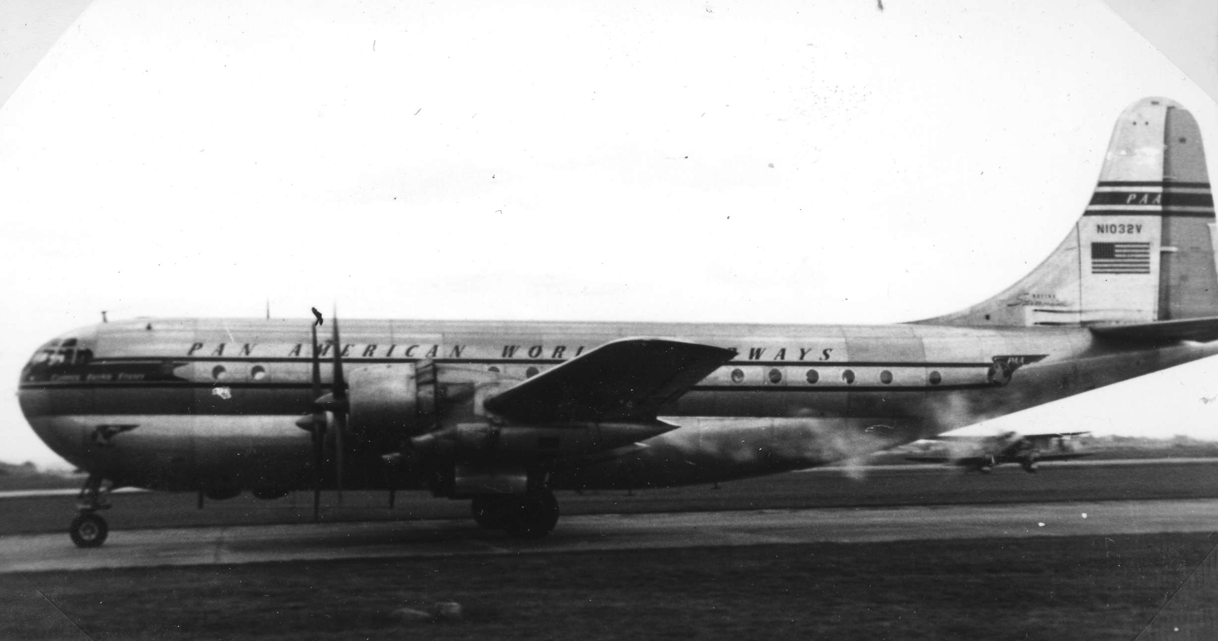 Pan American World Airways' Boeing 377-10-26 Stratocruiser serial number 15932, N1032V.