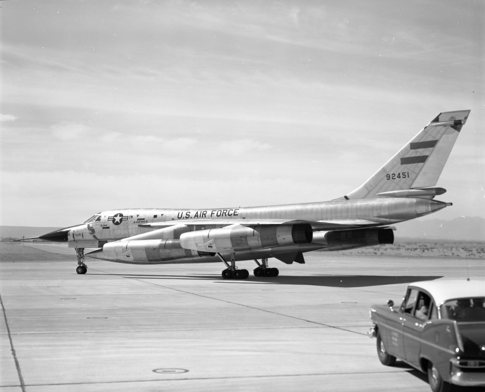 Convair B-58A-10-CF Huslter 59-2451 taxis out at Edwards Air Force Base, California, 10 May 1961. (General Dynamics/San Diego Air and Space Museum Archives Catalog number 01 00093630)