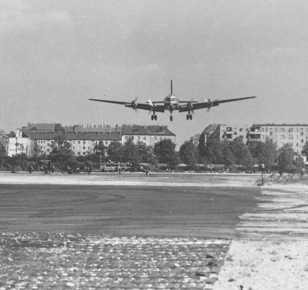 The Berlin Airlift: The Effort and the Aircraft by R.E.G. Davies