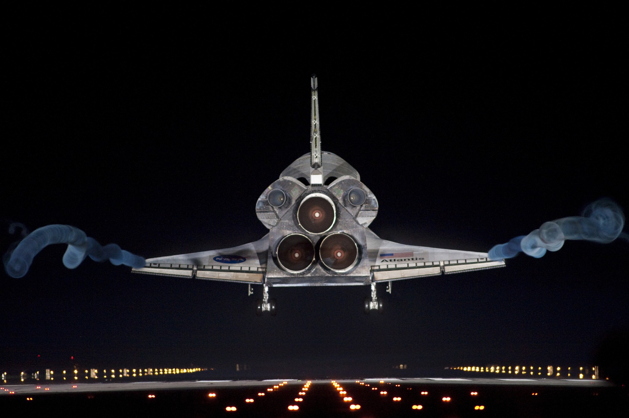 atlantis space shuttle night launch