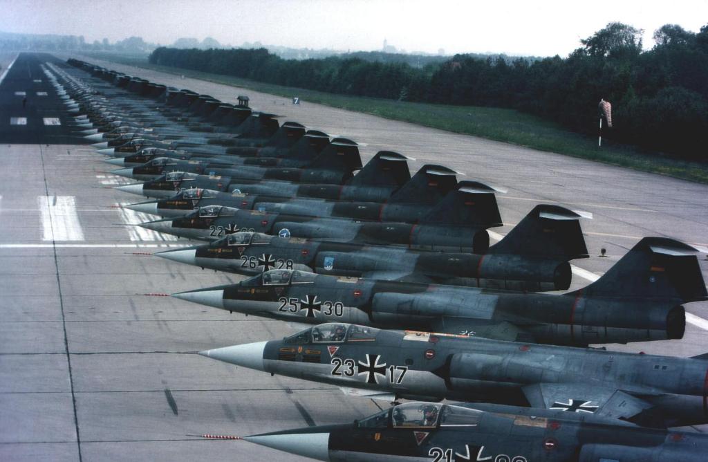 Lockheed-F-104-Starfighters-in-German-Luftwaffe-service.jpg