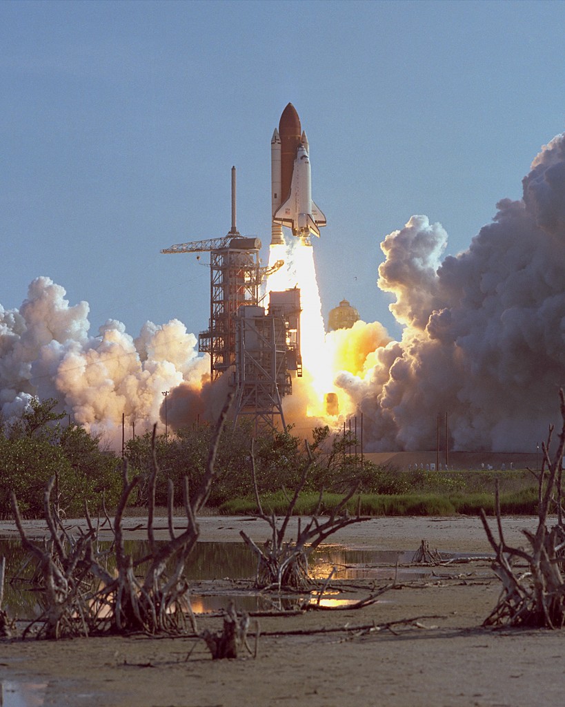 Space Shuttle Discovery STS-41-D Launch (first Flight) August_30,_1984 ...