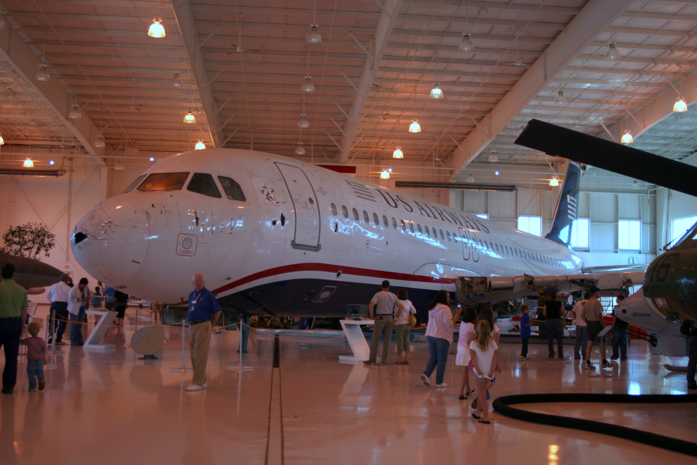 Airbus-A320-214-N106US-at-the-Carolinas-Aviation-Museum-RadioFan-via-Wikipedia.jpg