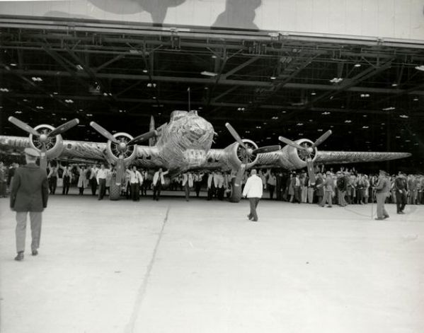 Boeing B-17G Flying Fortress, Rollout Of Last B-17 Built By Boeing ...