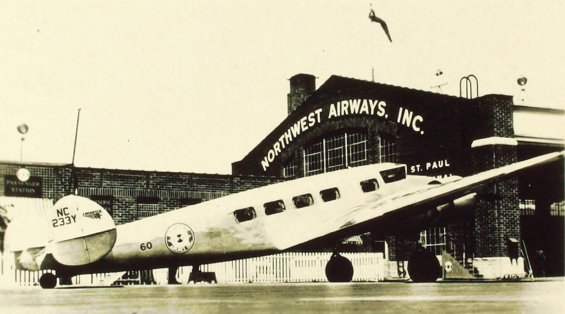 Lockheed model 10 electra. Lockheed 10 Electra. Боинг 247. NC 233 самолет.