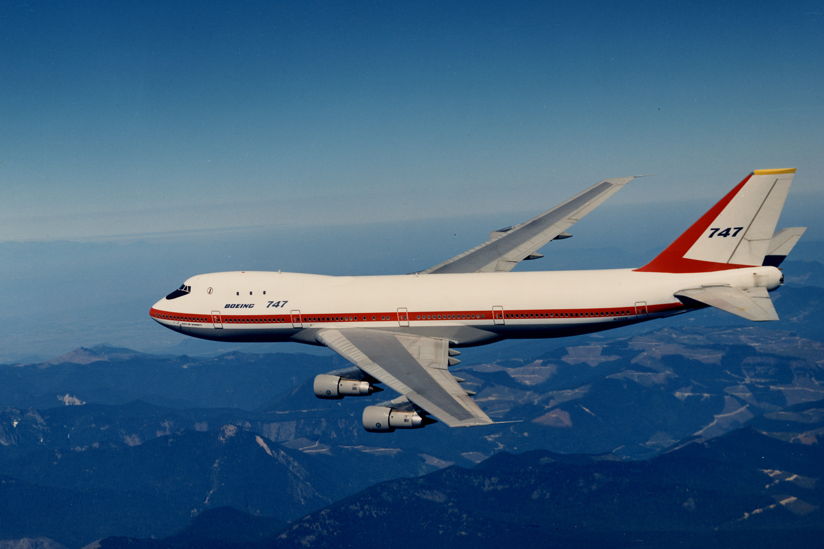 Современные самолет фото. Боинг 747. Пассажирский самолет Боинг 747. Авиалайнер Боинг 747. Boeing 747 джамбо.