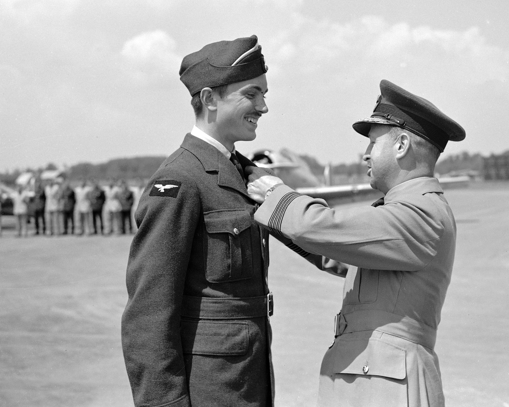 Аймо Маджи. Royal Air Force Officer, 1940s. Испанская дивизия союзник третьего рейха. Pilot Officers uk old photos.