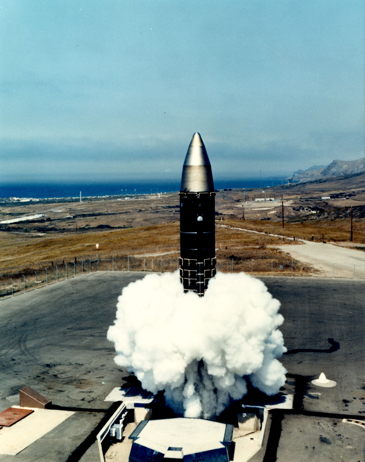 Оружие сильнее ядерного. LGM-118 баллистическая ракета. Старт МБР Минитмен. Баллистическая ракета Сармат. МБР Peacekeeper.