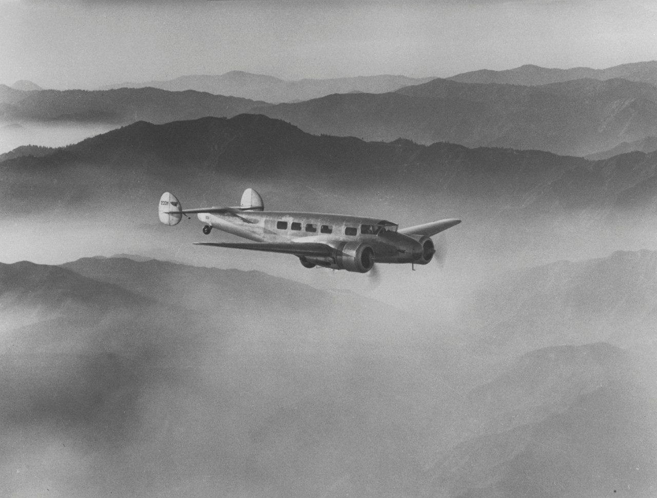 Lockheed model 10 electra. Локхид Электра самолет. Боинг 247.