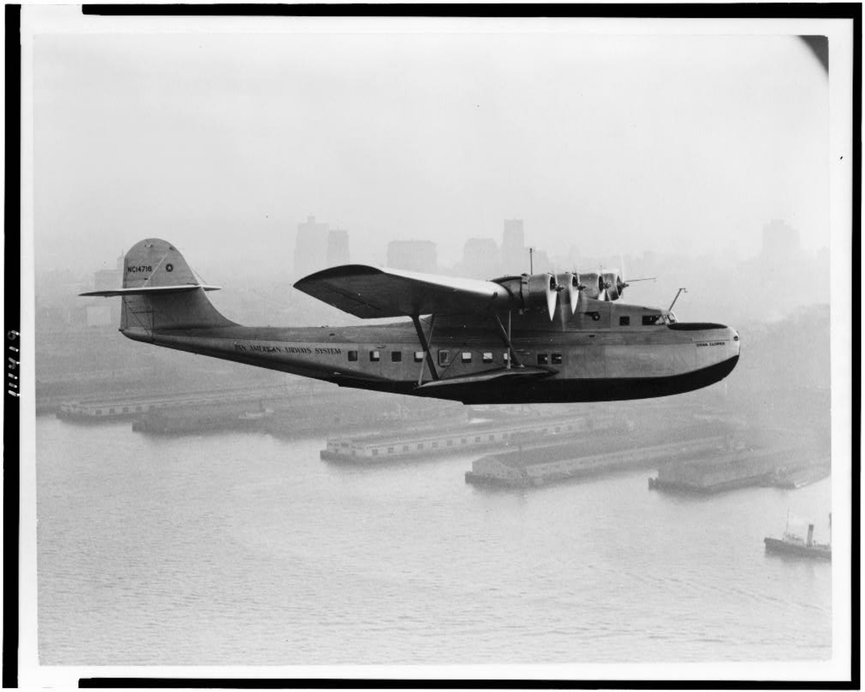 Летающая лодка. China Clipper Martin m-130. Летающая лодка Мартин m-130. Пан Америкен Мартин летающая лодка. Летающие лодки Panam.